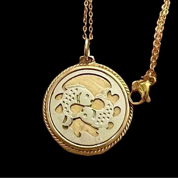 ⚜️ New Gold chain necklace w PISCES koi fish medallion pendant C15 - Picture 1 of 6